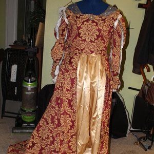 Renaissance Dress meant for a Queen